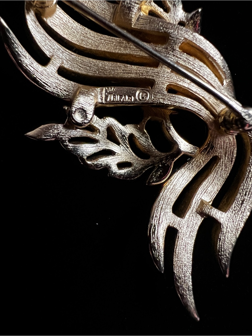 Crown TRIFARI Gold Tone Brooch - Picture 3 of 4